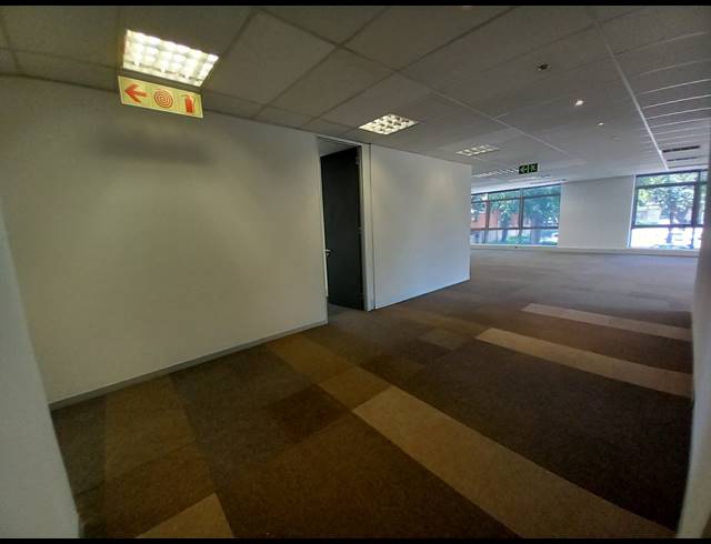 701M² OFFICE TO LET IN BRYANSTON